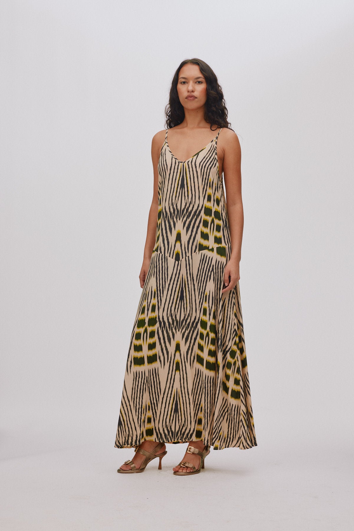 Annebeth - Ikat V-dress I Citrus black dark beige
