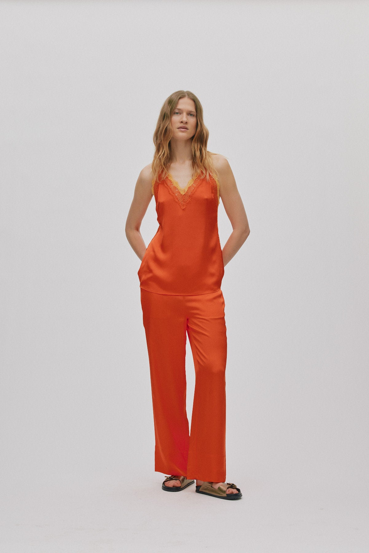 Alisa - Contrast lace wide leg pants I Deep mandarin