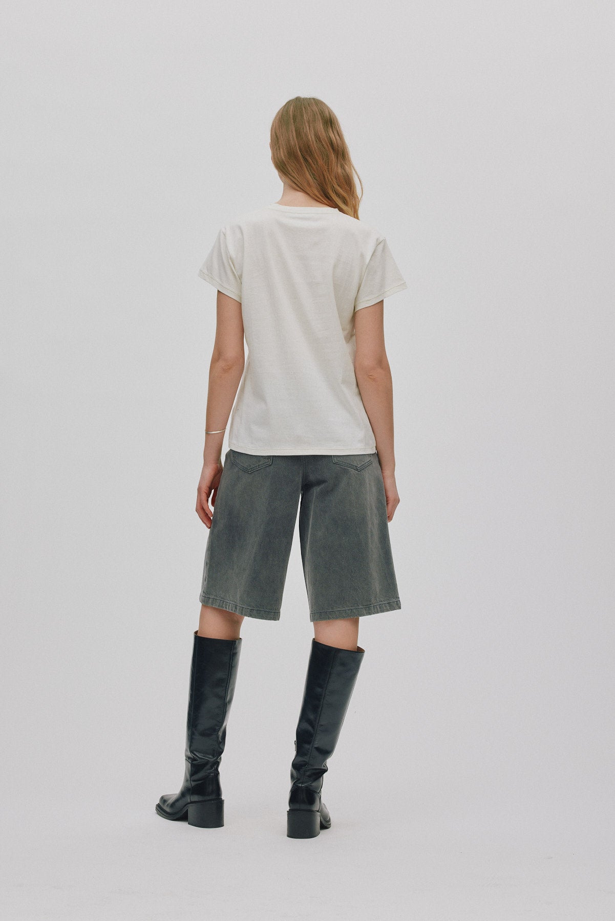 Ambla - Journey t-shirt I Chalk