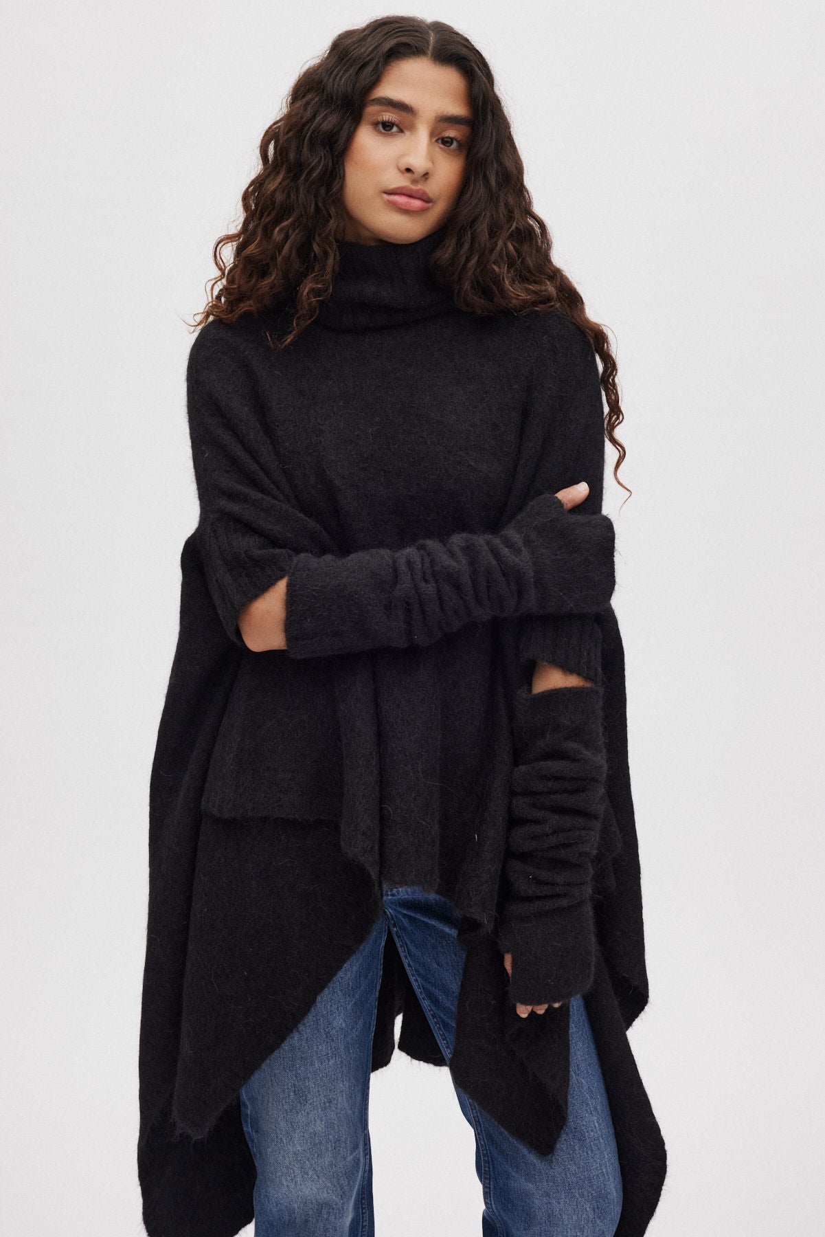 Lorisa - Fluffy knit sleeves I Black