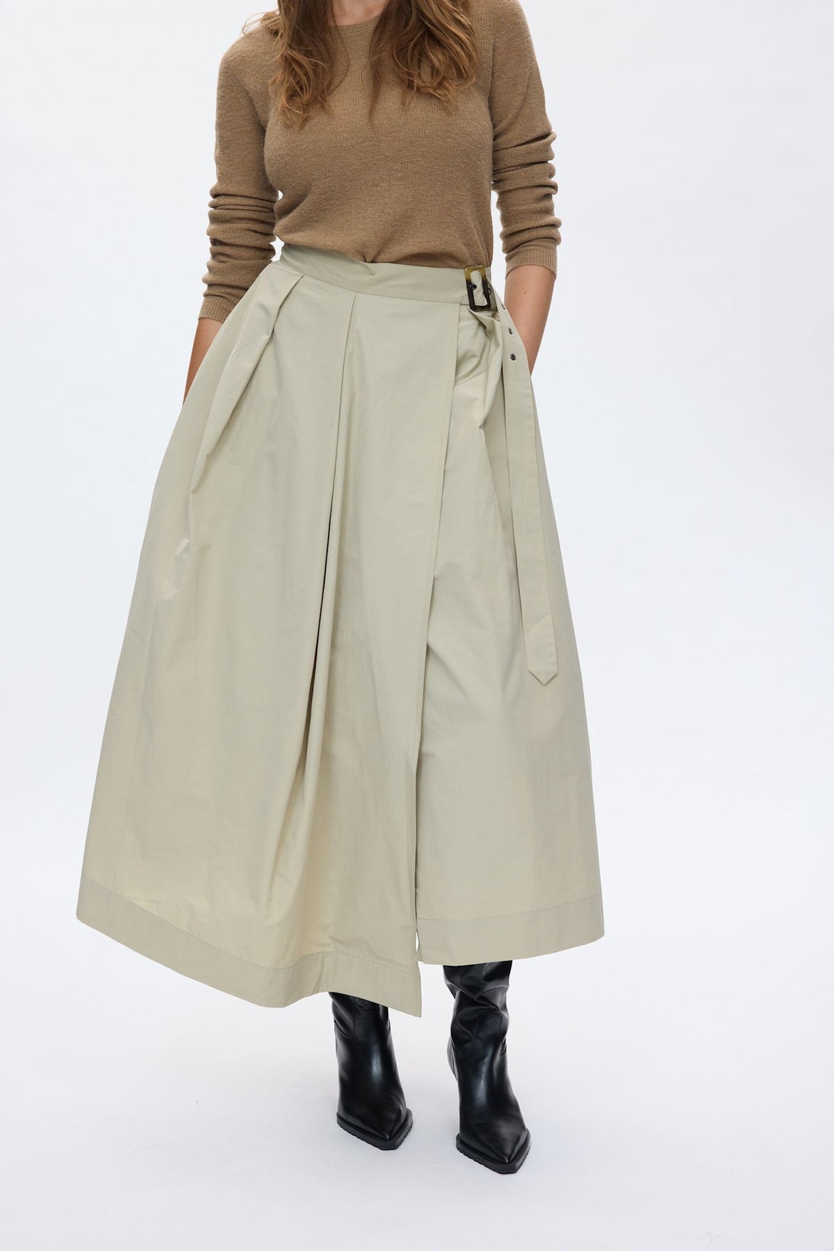 Esila - Weightless wrap skirt I Dark chalk