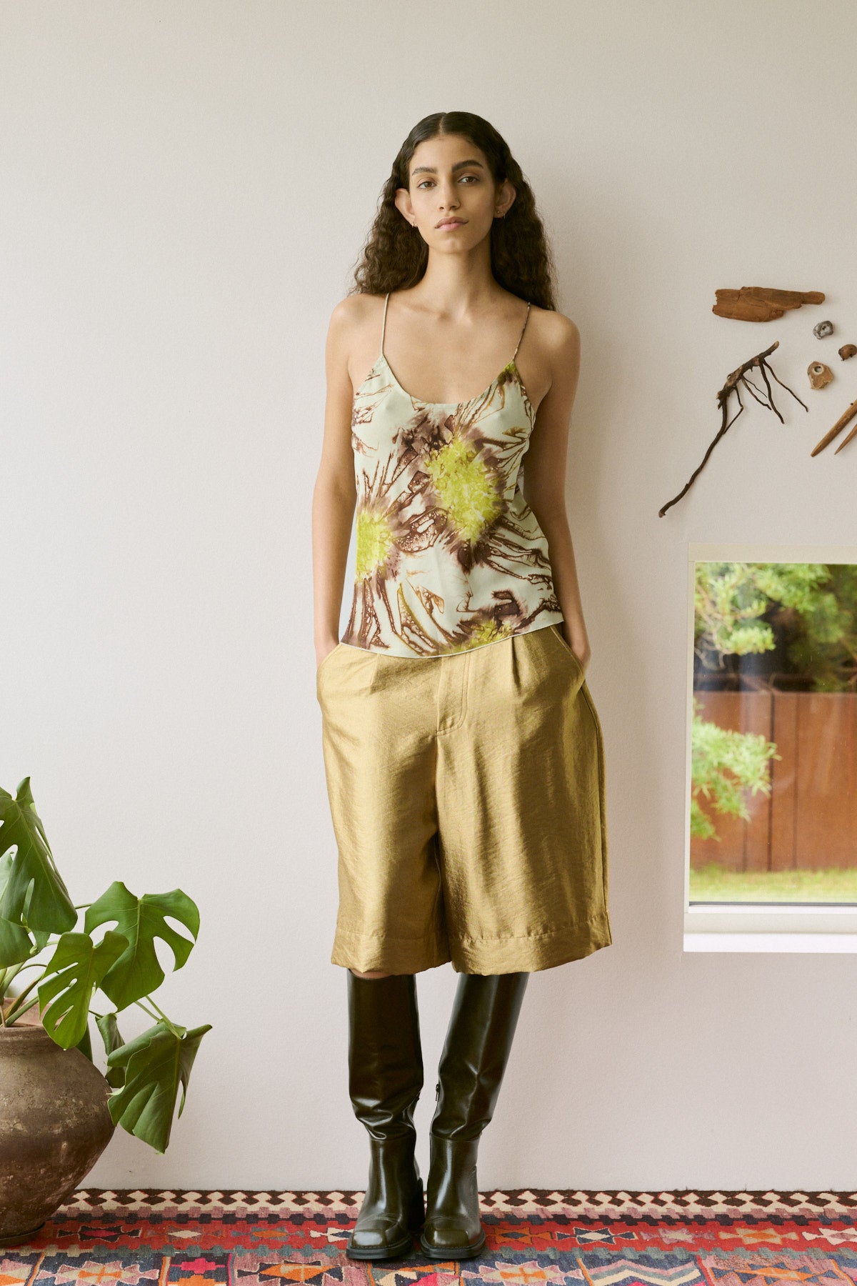 Feliza - Woven gold shorts I Gold