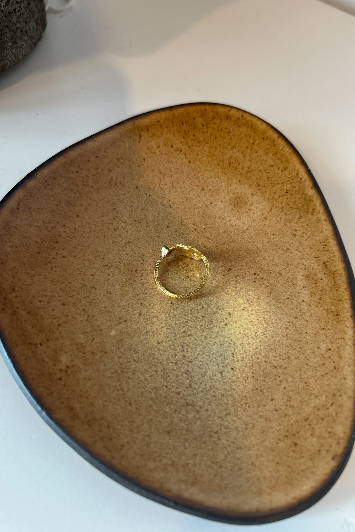 Coin Ring - Nafsu I Gold w/ Ruby Stone