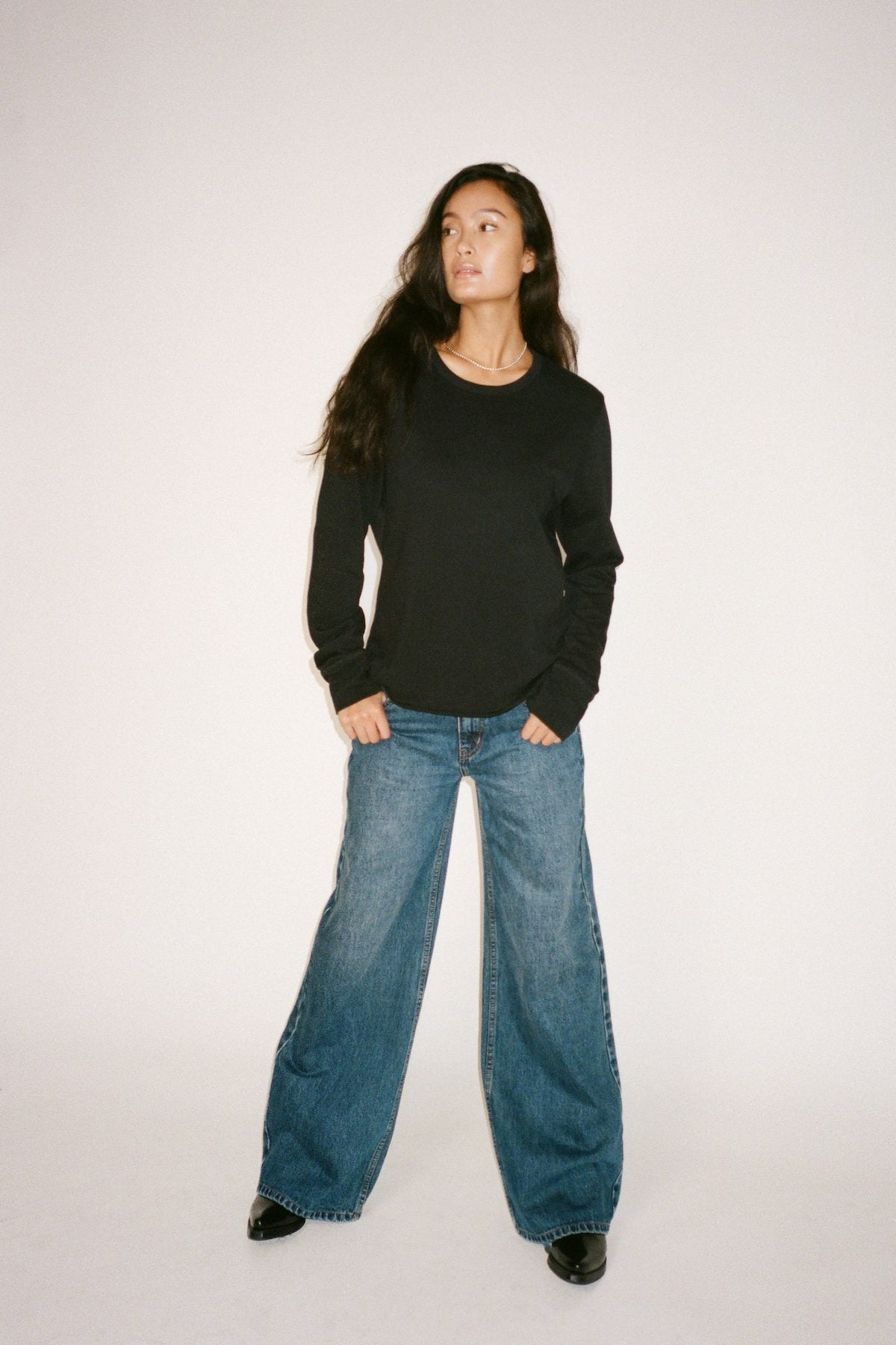 Hila - Light stretch crew neck top I Navy