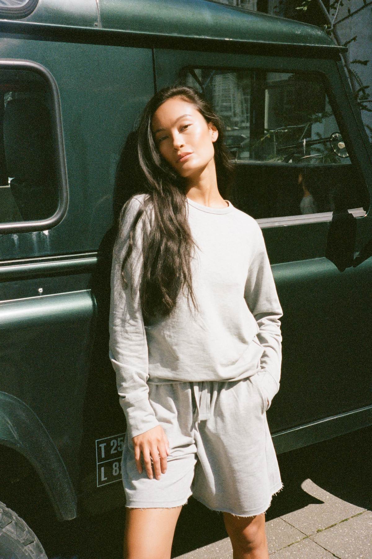 Caitlin - Light stretch shorts I Grey melange