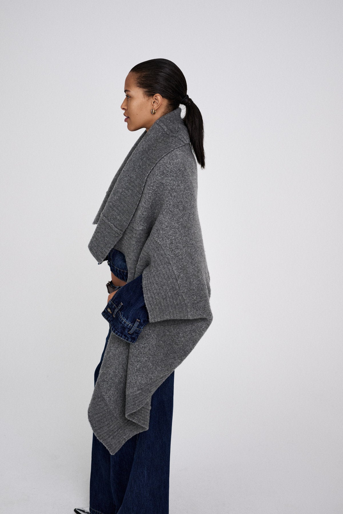 Dorris - Sheep knit cape I Dark brown