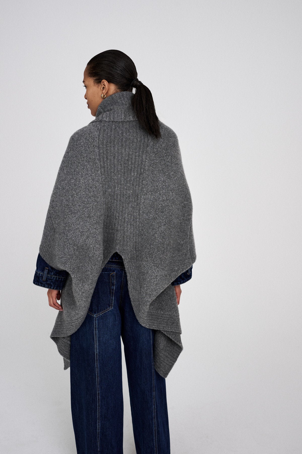 Dorris - Sheep knit cape I Dark brown