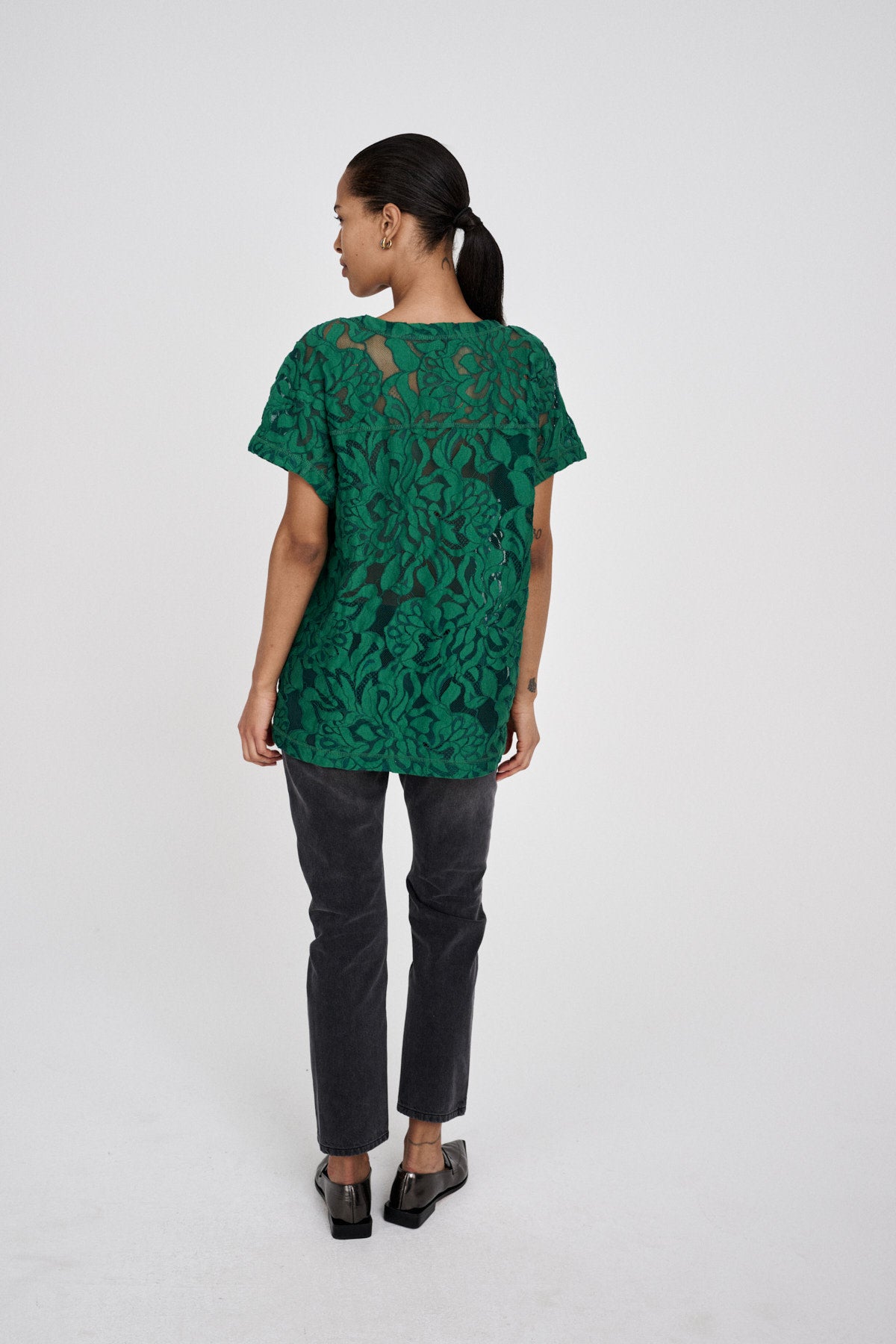 Enia - Orchid lace oversize t-shirt I Verdant green