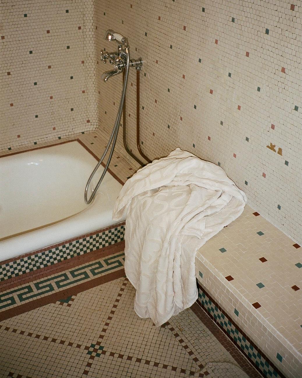 Bath towel  - Monogram bath towel I Ivory