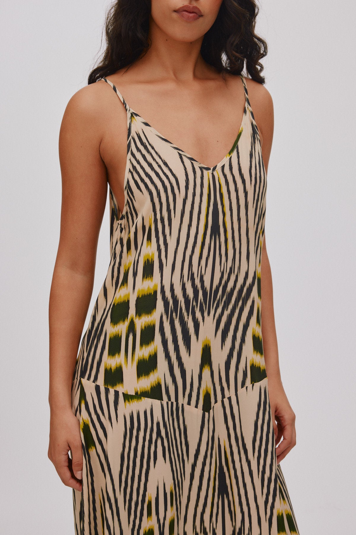 Annebeth - Ikat V-dress I Citrus black dark beige