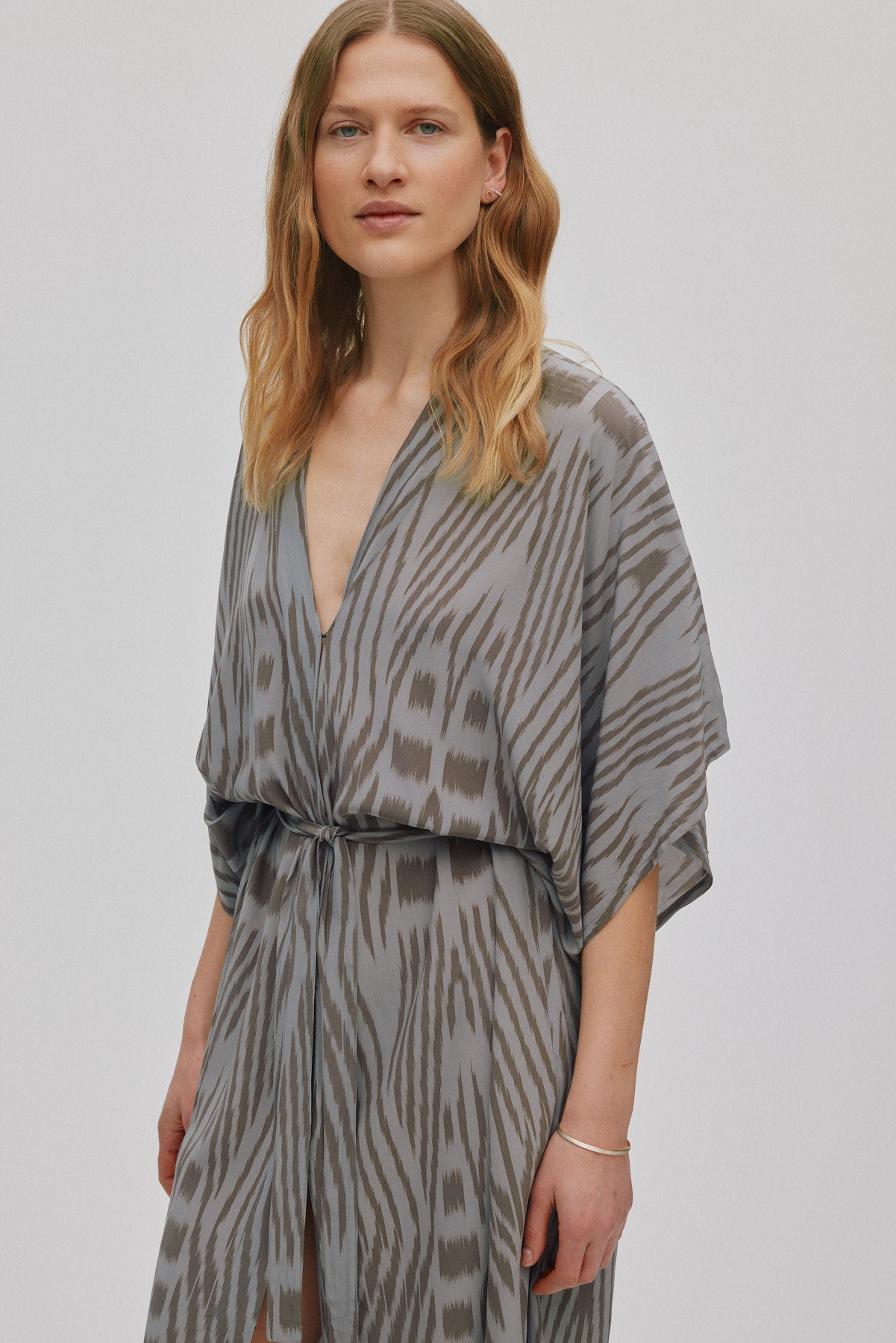 Alesandra - Ombre ikat kimono dress I Asphalt combo