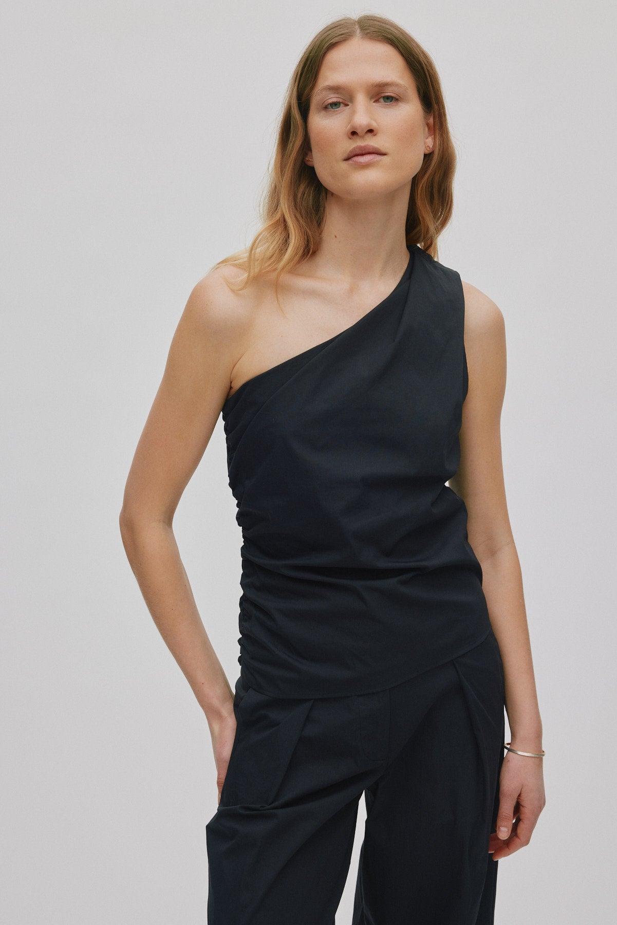 Mirha - Papery one shoulder top I Black