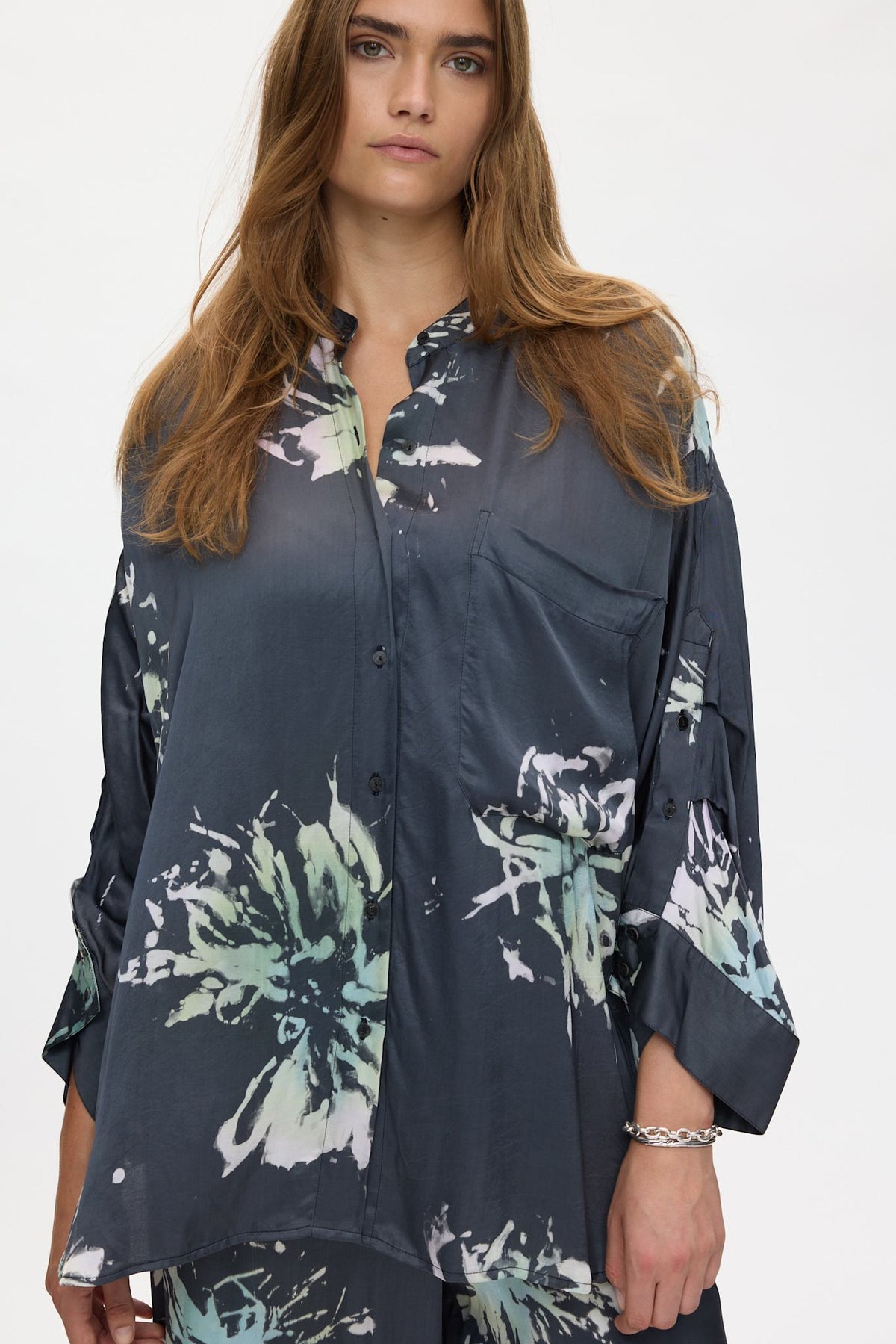 Bobbies short - Lumière oversize shirt I Iron grey