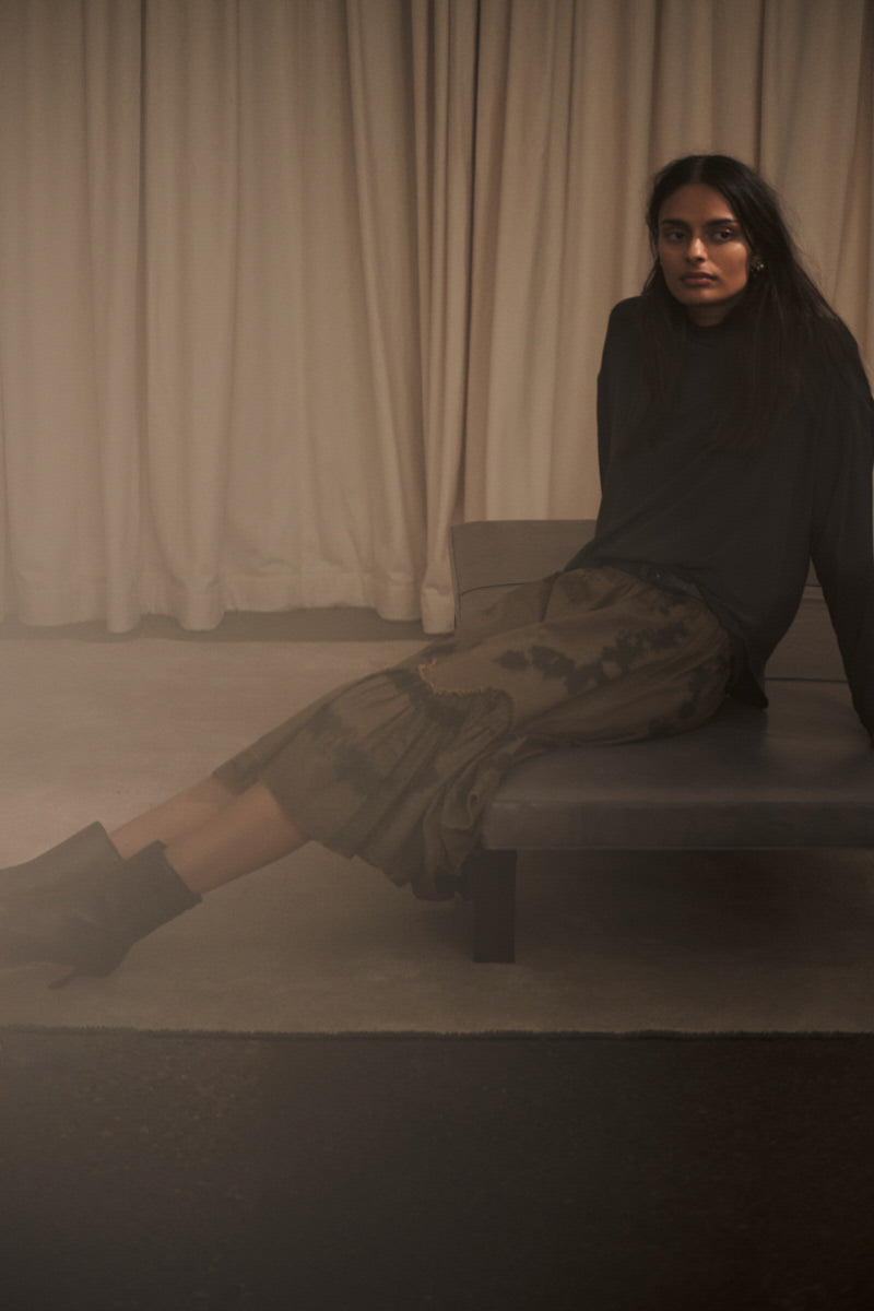 Evia - Matte drape zip sleeve blouse I Pirate black