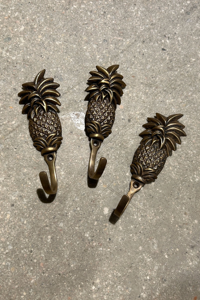 Small Pineapple Hook - Rabens Apartment I Matte Brass