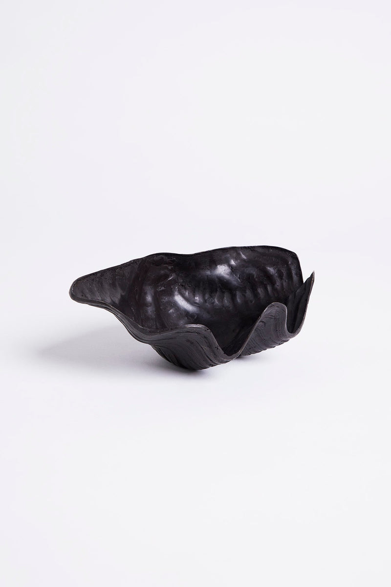 Decorative brass shell - Small I Black