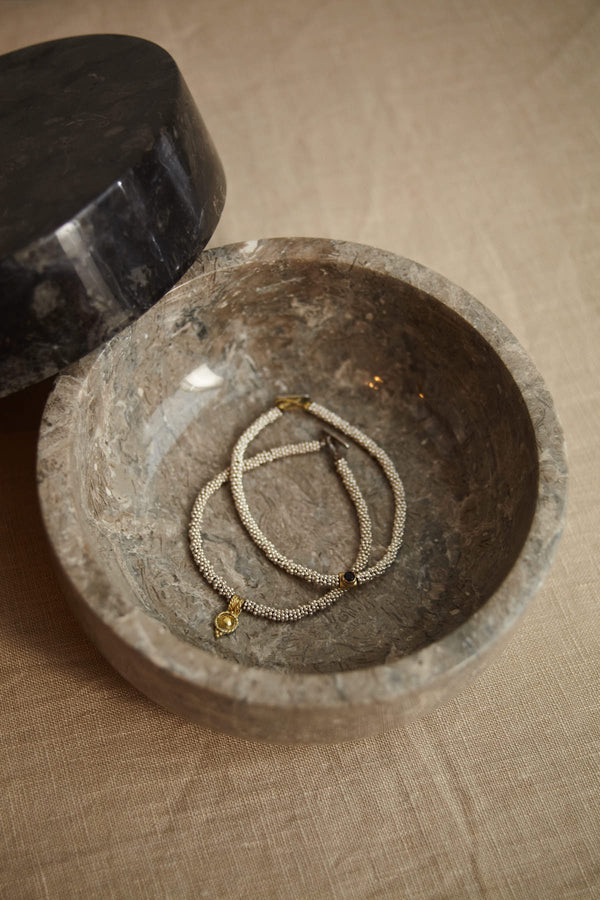 Nafsu - Silver bracelet w/square pendant I Dark stone