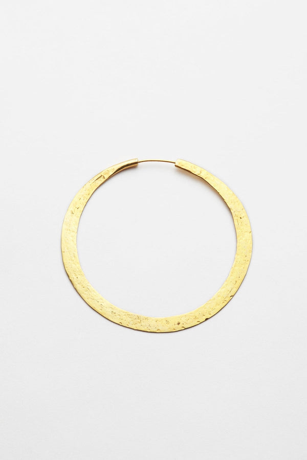 Nafsu - Gold plated hammered hoop L I Gold plated