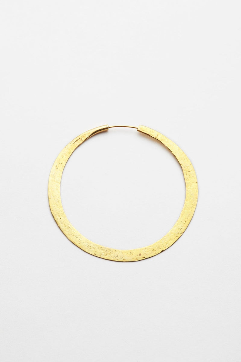 Nafsu - Gold plated hammered hoop L I Gold plated