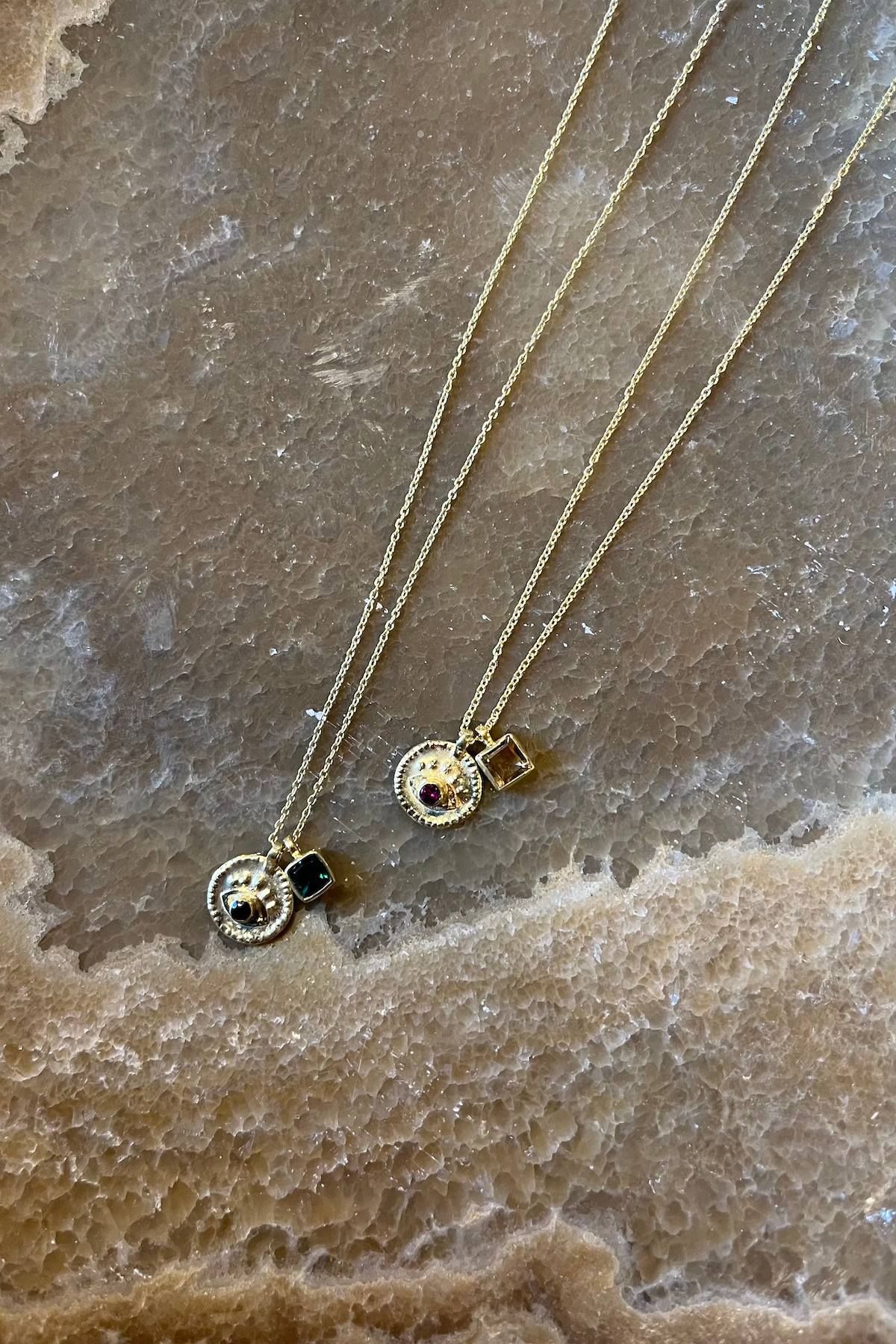 Nafsu - Gold plated Necklace w/eye and square pendant I Bright combo