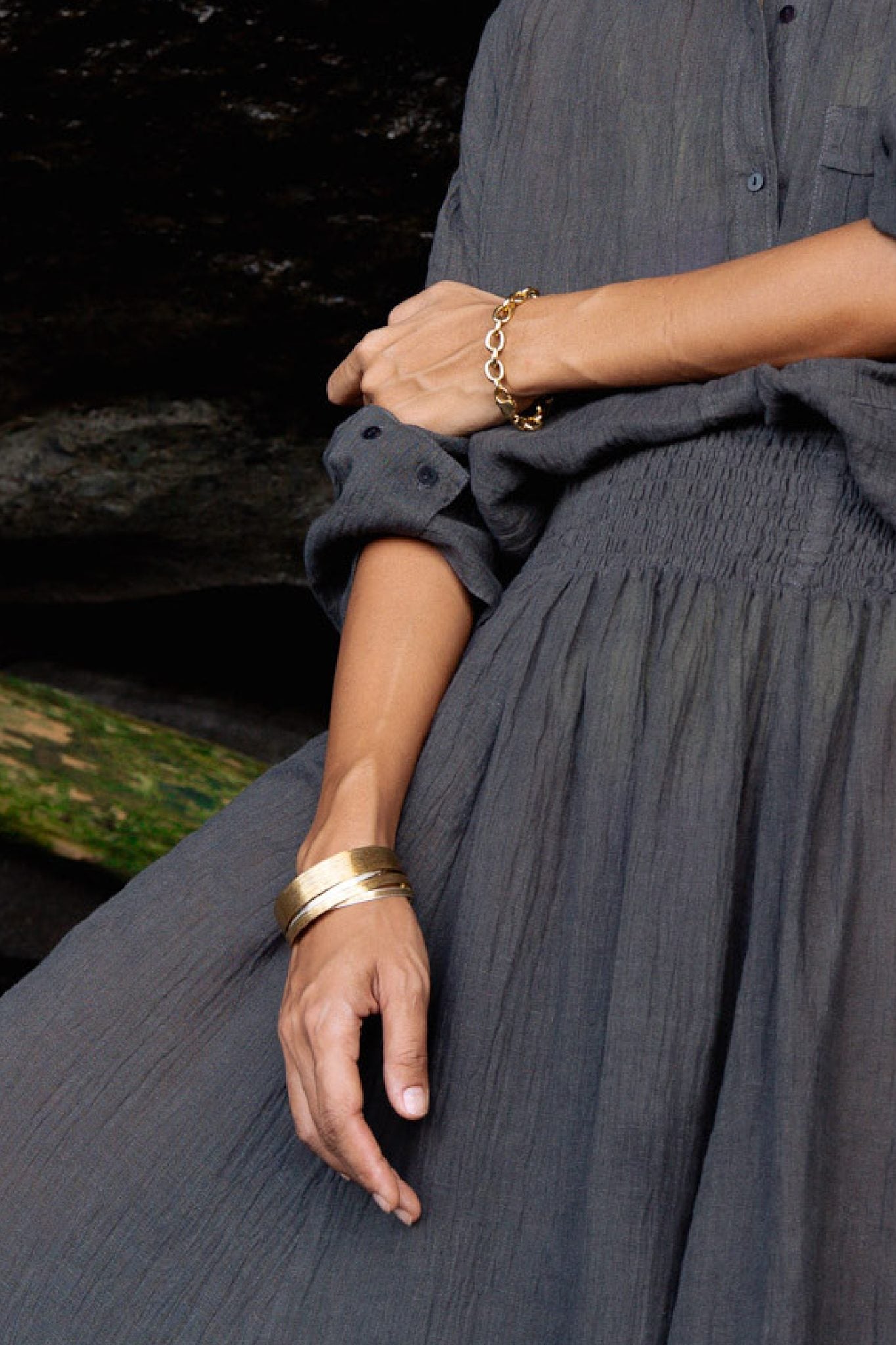 Carved wide bracelet - Rabens Momento I Gold