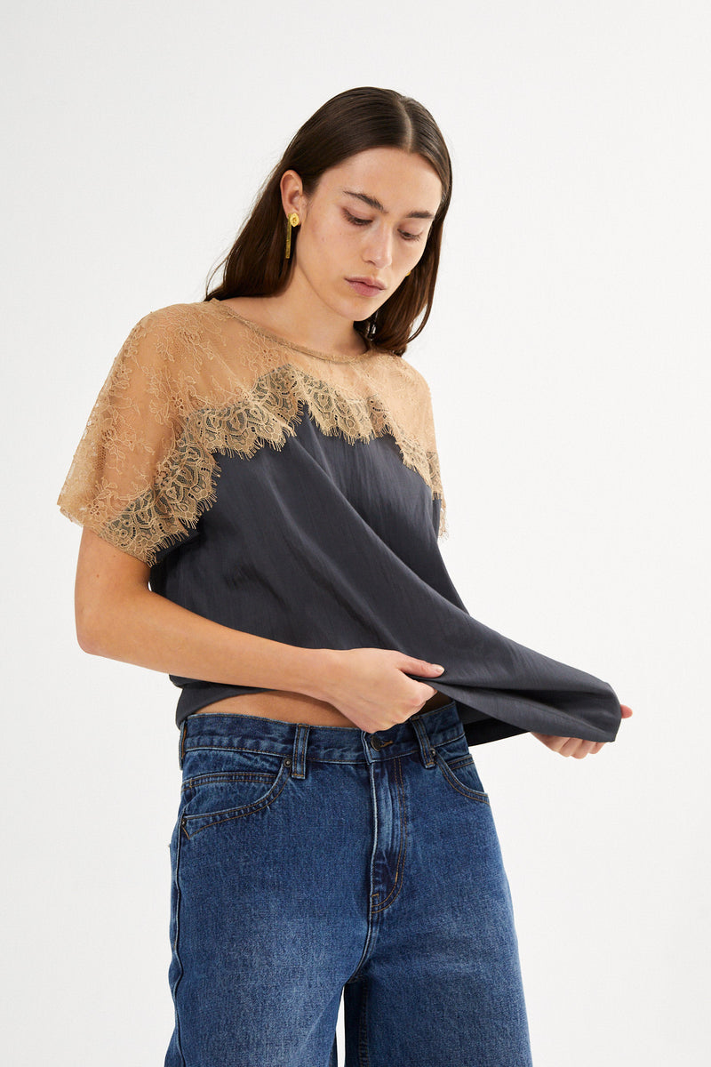 Buggi - Sheer lace t-shirt I Dark shadow combo