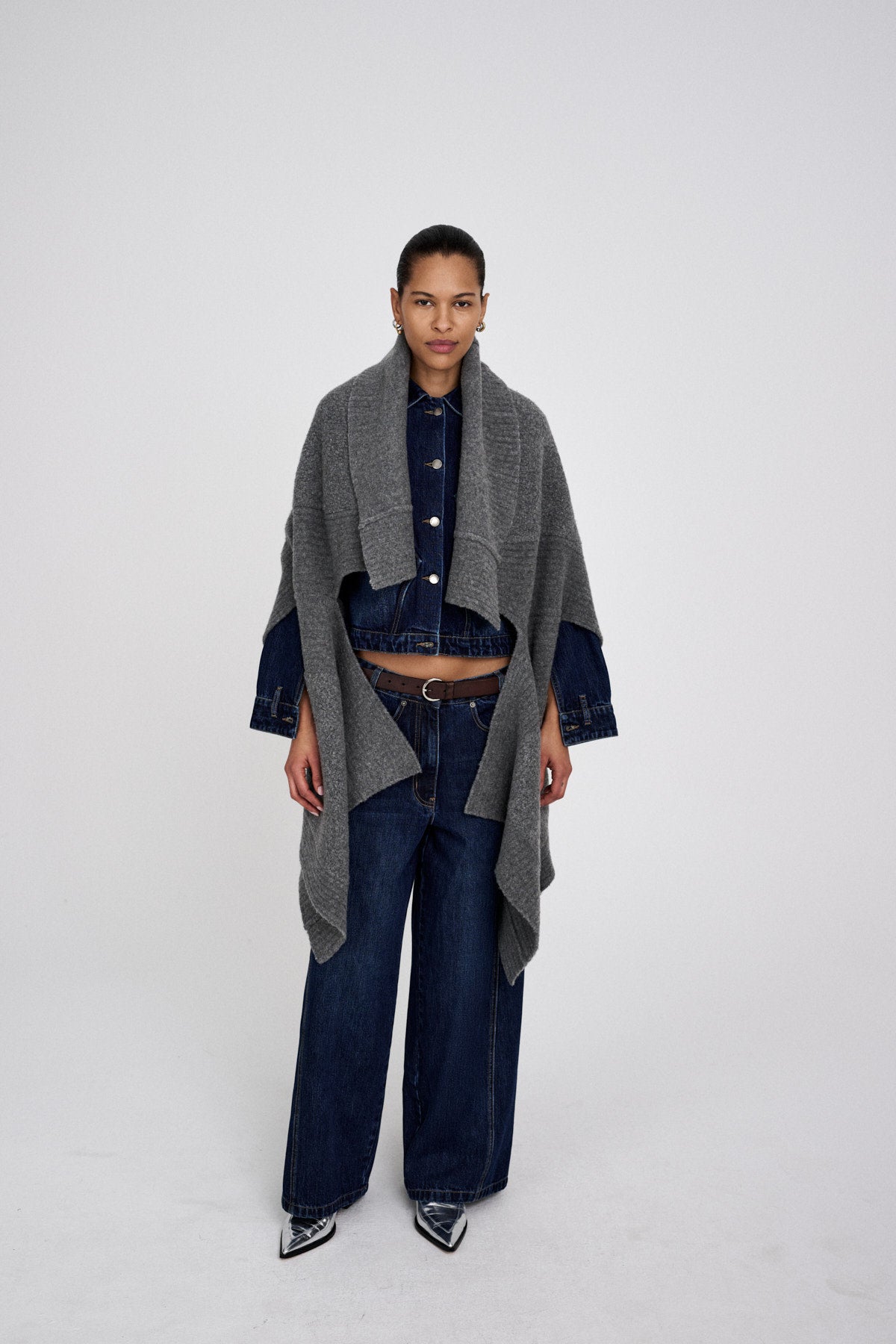 Dorris - Sheep knit cape I Dark brown